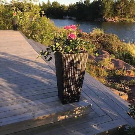 With Own Beach, Seaterrace & Pavillion. Semesterbostad Mariehamn