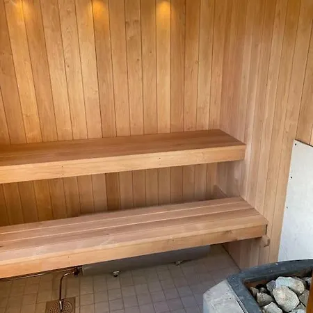 With Own Beach, Seaterrace & Pavillion. Сasa de vacaciones Mariehamn