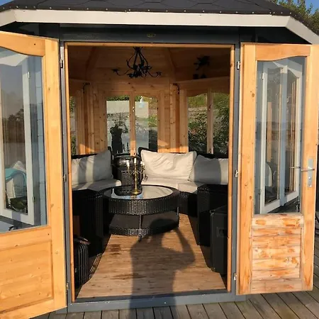 Holiday home With Own Beach, Seaterrace & Pavillion. *