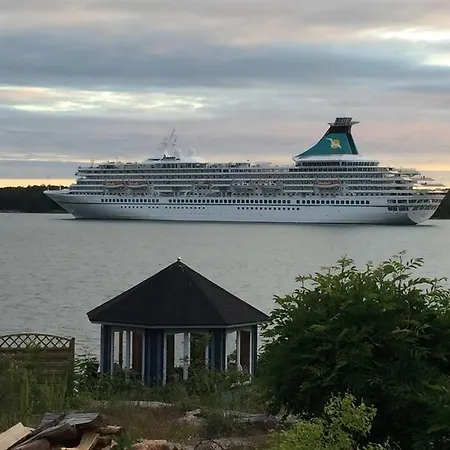 With Own Beach, Seaterrace & Pavillion. Сasa de vacaciones