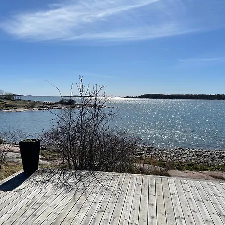 With Own Beach, Seaterrace & Pavillion. Semesterbostad Mariehamn