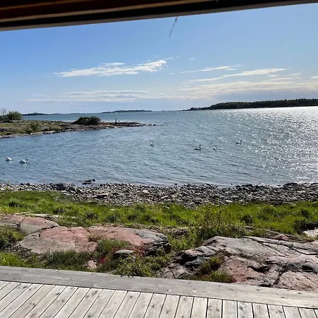 Casa de Férias With Own Beach, Seaterrace & Pavillion. Mariehamn