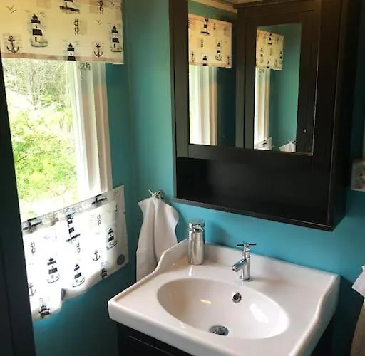 With Own Beach, Seaterrace & Pavillion. Loma-asunnot Maarianhamina