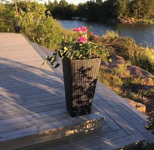 With Own Beach, Seaterrace & Pavillion. Loma-asunnot Maarianhamina