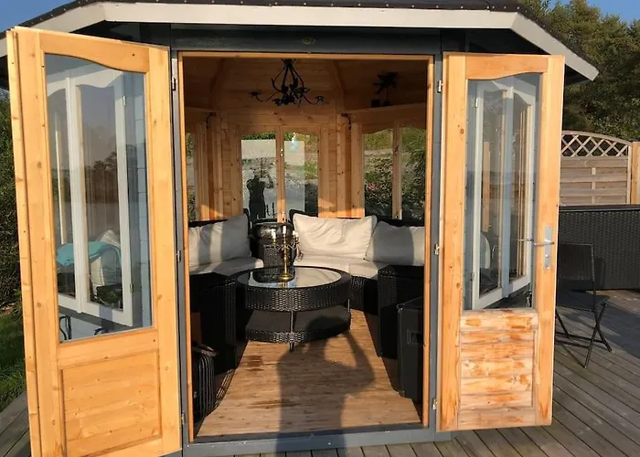 Holiday home With Own Beach, Seaterrace & Pavillion. *