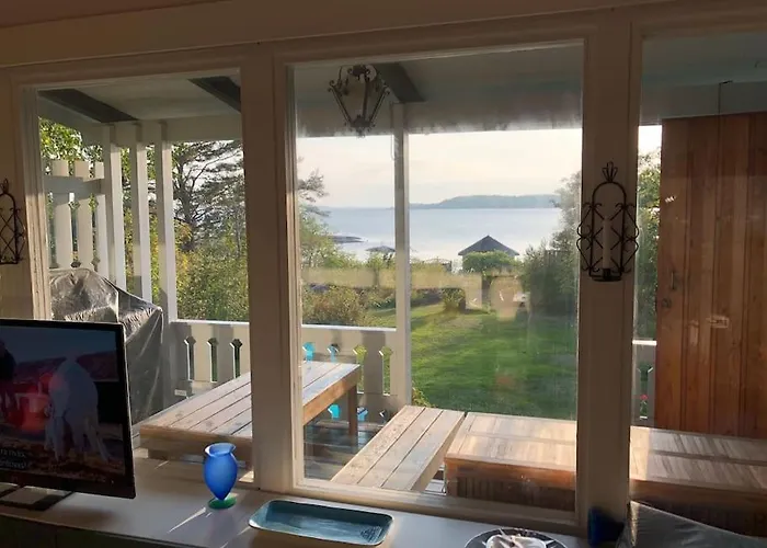 Holiday home With Own Beach, Seaterrace & Pavillion. Mariehamn