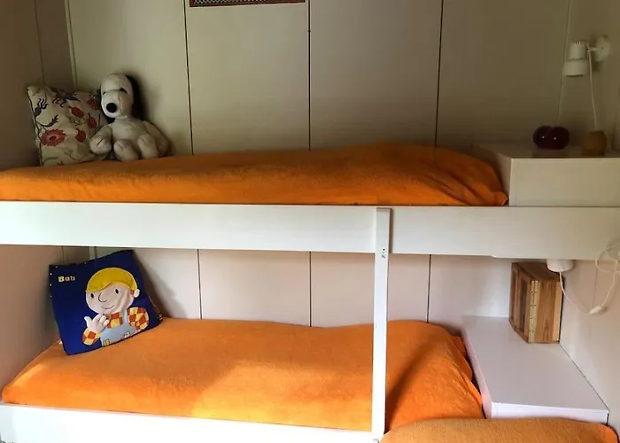 With Own Beach, Seaterrace & Pavillion. Loma-asunnot *