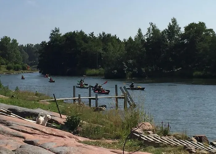 With Own Beach, Seaterrace & Pavillion. Loma-asunnot Maarianhamina